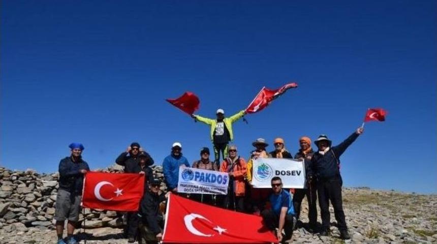 Dağcılar Zafer Bayramı İçin Zirveye Tırmandı