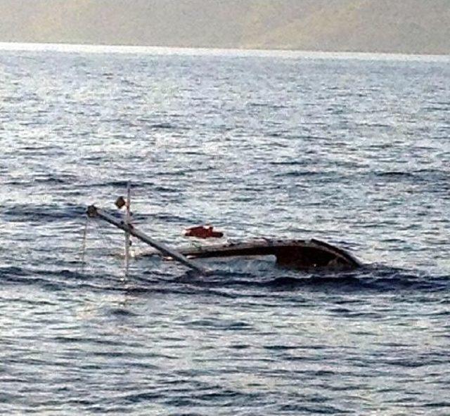 Gökova Körfezi'nde 14 Metrelik Yelkenli Tekne Battı