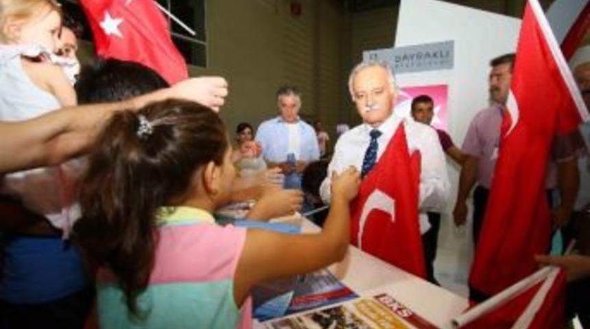 Bayraklı Belediyesi Standında 30 Ağustos Coşkusu