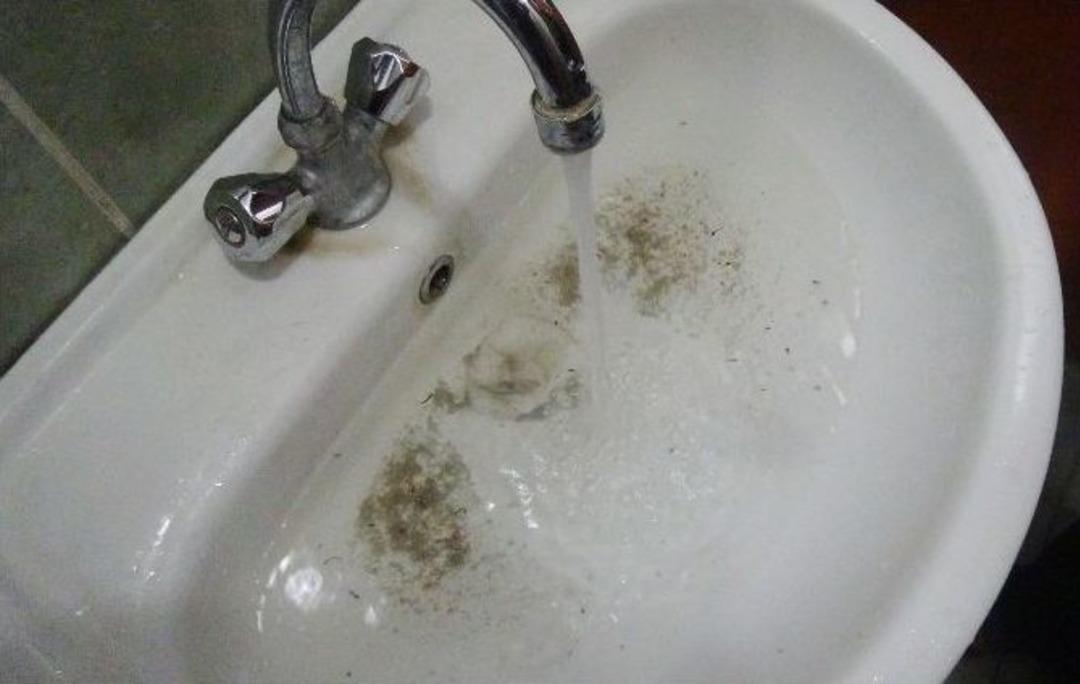 (&ouml;zel Haber) Aksaray&rsquo;ın K&ouml;y&uuml;nde &Ccedil;eşmelerden Kurbağa Akıyor