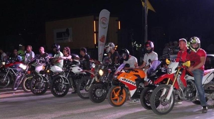 G&ouml;k&ccedil;eada&rsquo;da Motosiklet Festivali