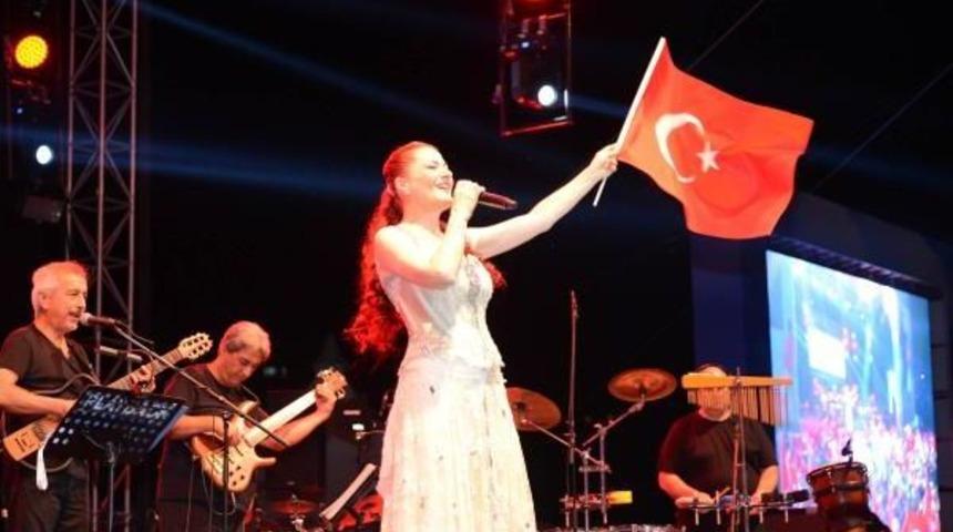 Candan Er&ccedil;etin: Bu Topraklarda Daha Fazla Acı Olmasın