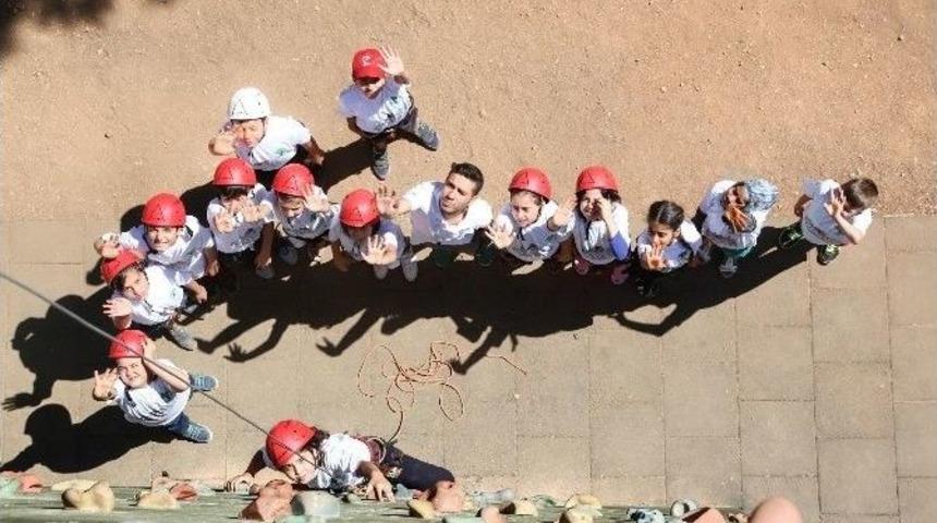 Minik Sporcular Macera Parkında Birbirleriyle Yarıştı