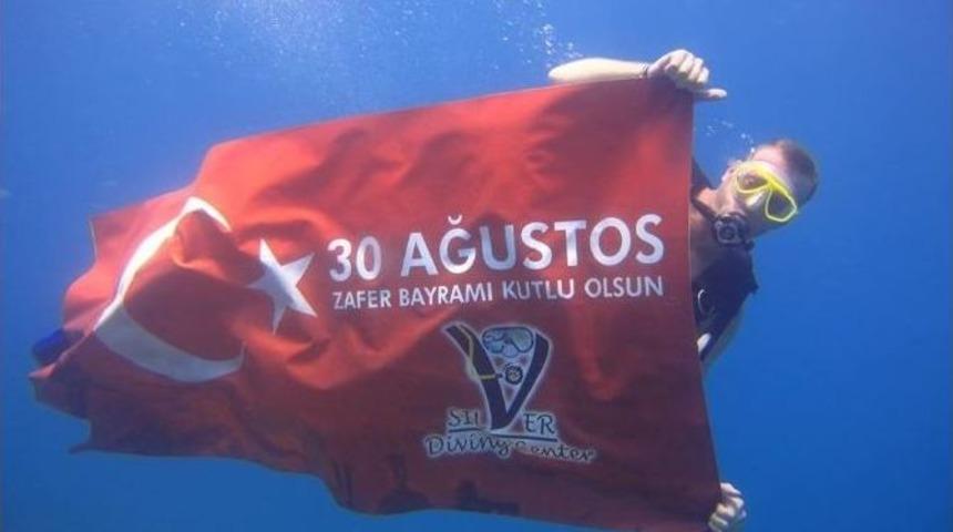 30 Ağustos Zafer Bayramını Sualtı M&uuml;zesinde Kutladılar