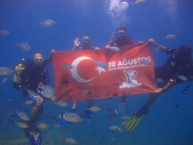 30 Ağustos Zafer Bayramını Sualtı Müzesinde Kutladılar