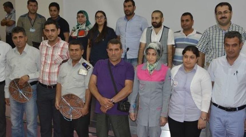 Viranşehir&rsquo;de Stk&rsquo;lardan Hastane Personeline Plaket&rlm;