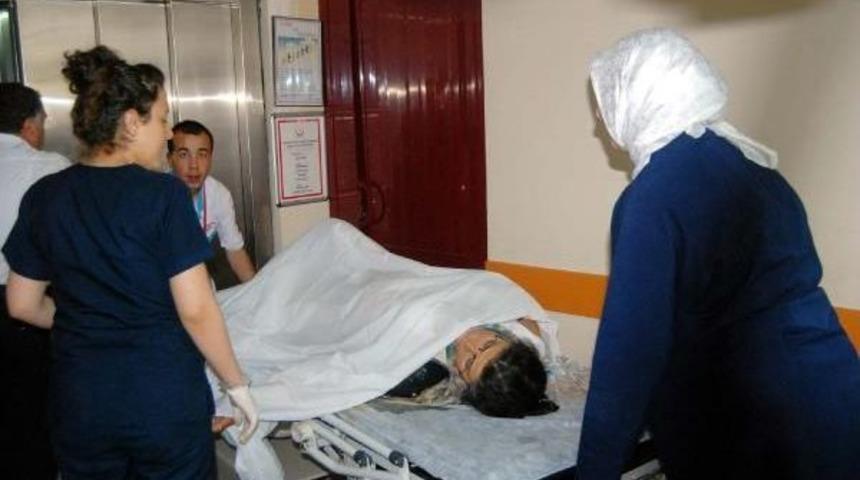 Nizip'te Suriyeliler Arasında Bı&ccedil;aklı Kavga: 2 Yaralı