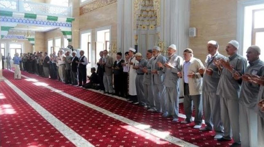 Hizan&rsquo;da 18 Hacı Adayı Kutsal Topraklara Uğurlandı