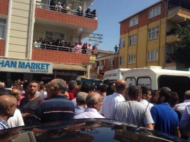 Erzincan'da Ölen 5 Kişilik Aile Kocaeli'nde Toprağa Verildi