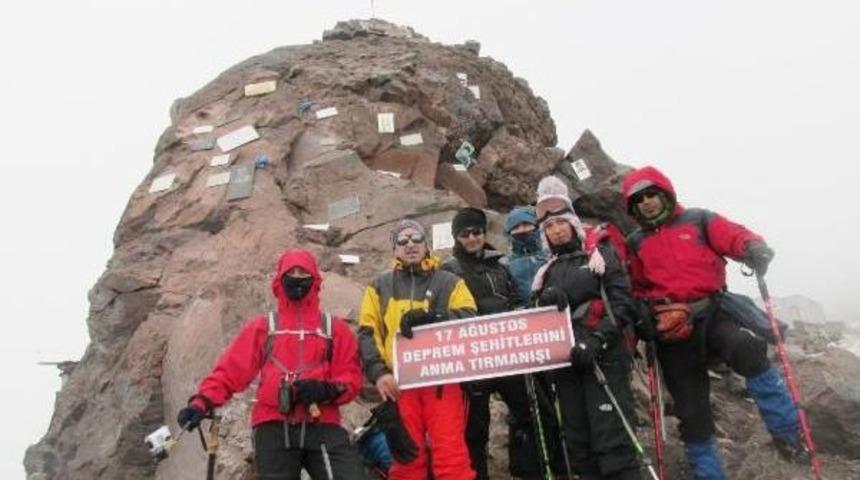 Kocaelili Dağcılar, Deprem Şehitleri Anısına Elbruz Dağı'na Tırmandılar