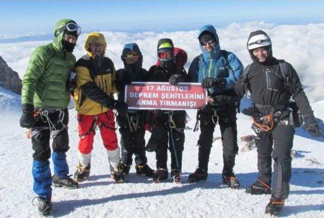 Kocaelili Dağcılar, Deprem Şehitleri Anısına Elbruz Dağı'na Tırmandılar