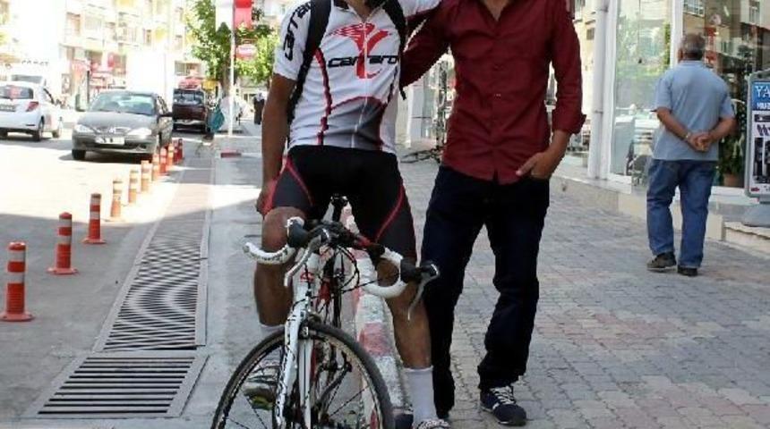 Asker Arkadaşını G&ouml;rmek I&ccedil;in 600 Kilometre Yolu Bisikletiyle Geldi