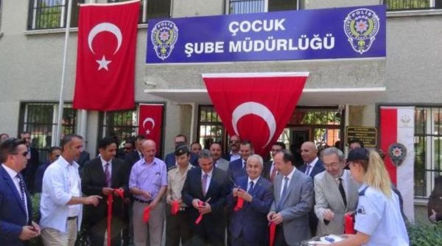 Vali Şahin'den Duvar Yazısı &Ccedil;ıkışı