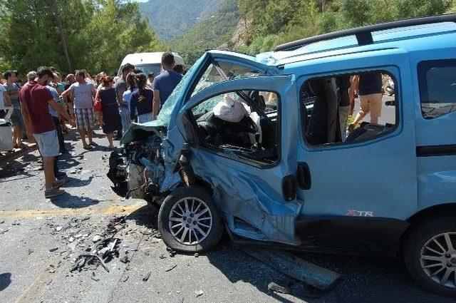 Marmaris’te Trafik Kazası: 2’si Ağır 3 Yaralı