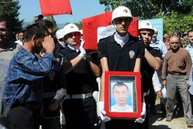 Şehit Polis İlker Narin'i, Kastamonu'da 5 Bin Kişi Son Yolculuğuna Uğurladı