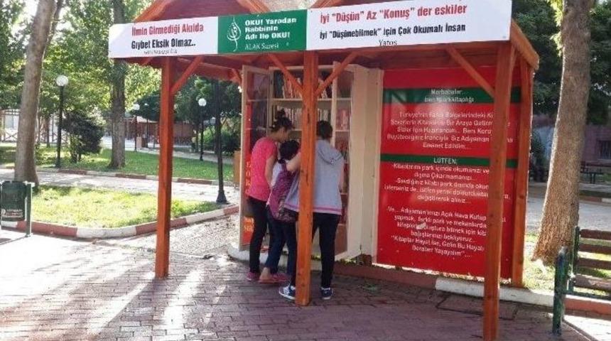 Adıyamanlılar Park Kitaplığına İlgi G&ouml;steriyor
