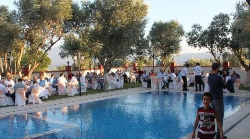 İzmir&rsquo;deki Erzurumlular Ter&ouml;re Karşı Tek Y&uuml;rek Oldu