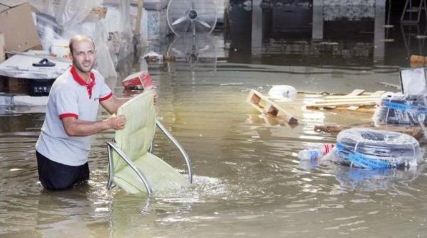 Yanlış Arazi Sulaması, Ev Ve Işyerini Su Altında Bıraktı