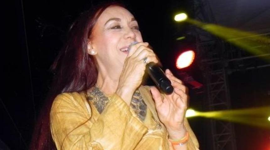 Leman Sam: Kurban Bayramına, Kurban Kesimine, Ezana Karşı Değilim