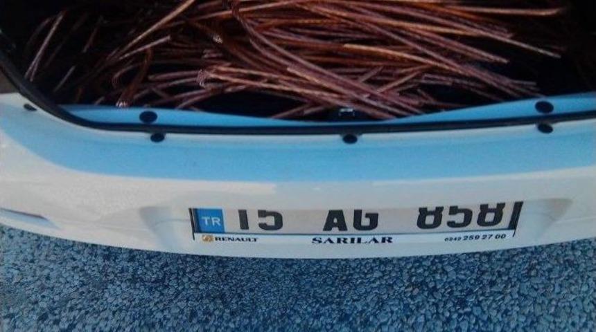 Şantiye İş&ccedil;ileri &Ccedil;alıştıkları &Uuml;niversitenin Elektrik Kablolarını &Ccedil;aldılar