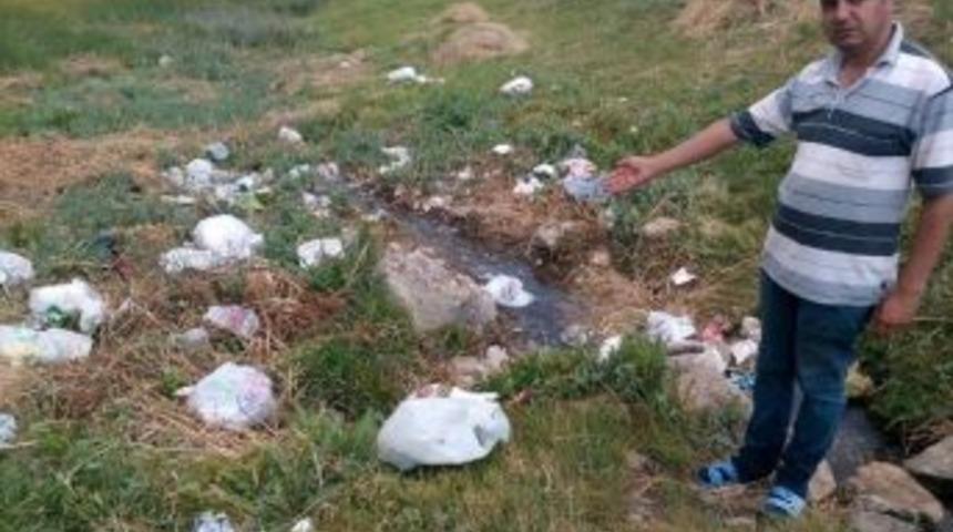 Otluca K&ouml;y&uuml; Piknik&ccedil;iler Tarafından Kirletiliyor