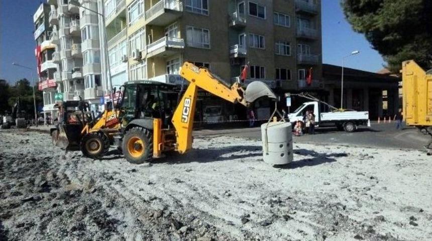 Adnan Menderes Bulvarı&rsquo;nda Sıcak Asfalt &Ccedil;alışmasına Başladı