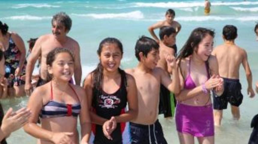 &Ccedil;ocuklar Yaz Boyunca &Ccedil;eşme&rsquo;de Doyasıya Eğlendi