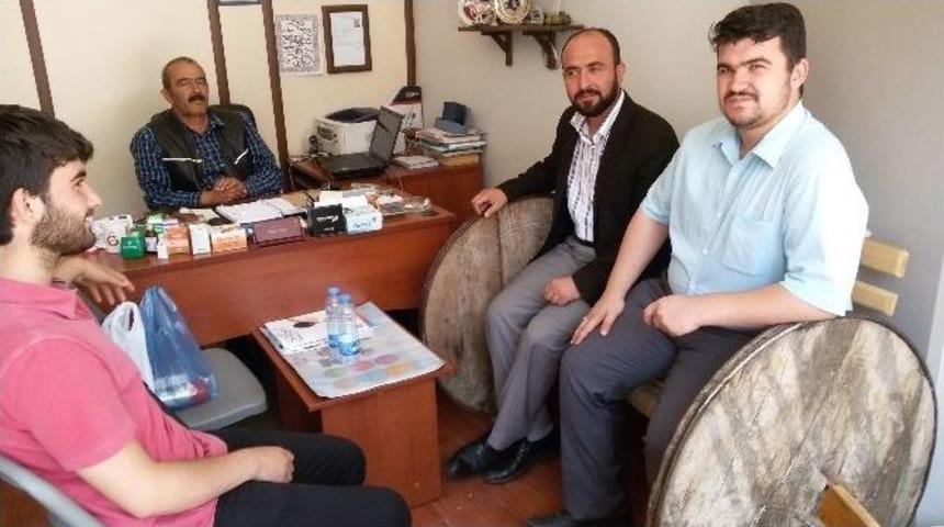 90 Yıllık Kağnı Tekerini Koltuk Olarak Kullandı