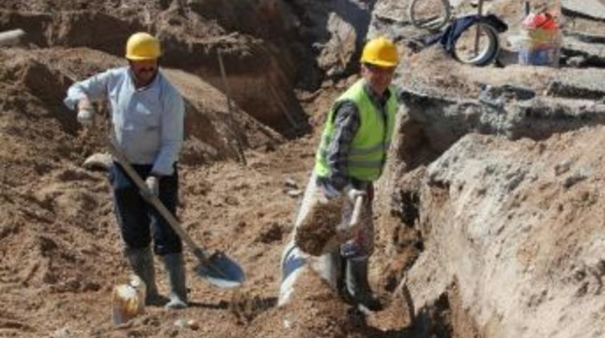 2000 Evler Mahallesinin Bir B&ouml;l&uuml;m&uuml;nde İ&ccedil;mesuyu Ana Şebeke Hattı Yenilendi