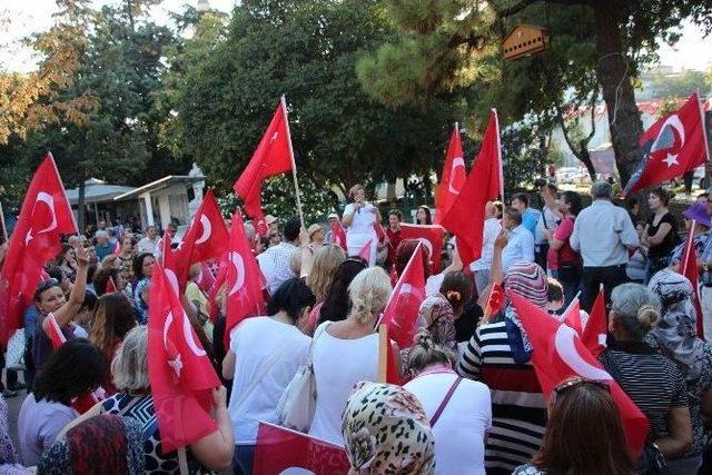 Tekirdağ’da Kadınlar Terörü Lanetledi