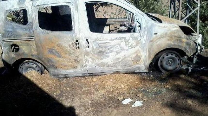 Adıyaman'ın Sincik İlçesi'nde Hafif Ticari Araç Kundaklandı