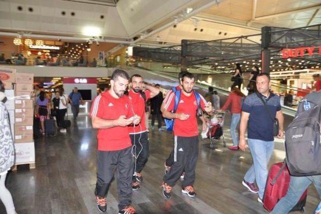 Grekoromen Güreş Milli Takımı Dünya Şampiyonası Için Abd ye Gitti 3