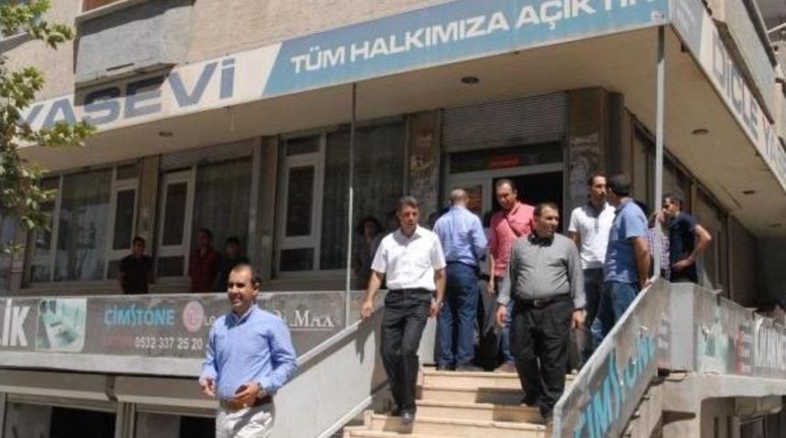 Pkk'lıların &Ouml;ld&uuml;rd&uuml;ğ&uuml; Diyarbakırlı Doktor Toprağa Verildi
