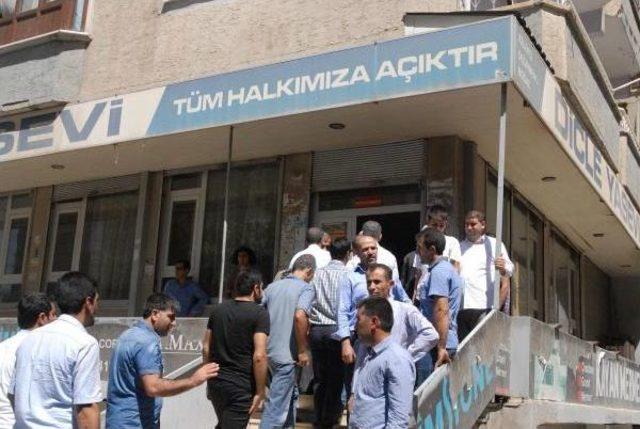 Pkk'lıların Öldürdüğü Diyarbakırlı Doktor Toprağa Verildi