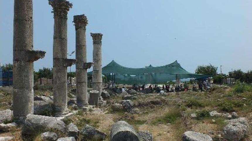 Archaeologists Bring History Of Soli Pompeiopolis To Light Under Schorching Heat