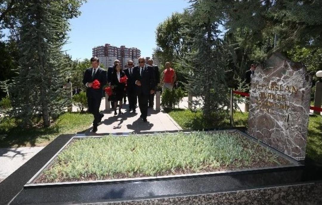 Başbakan Davutoğlu&rsquo;dan S&uuml;rpriz Ziyaret