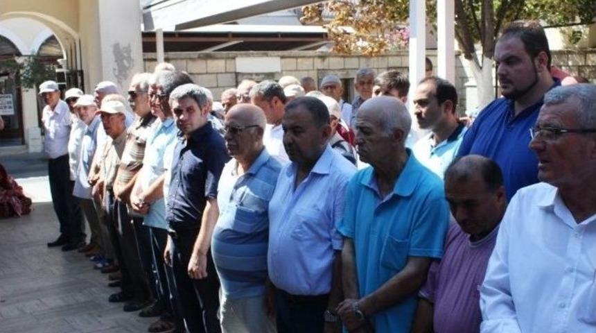 &Ouml;ld&uuml;r&uuml;len Eski Ak Parti Gen&ccedil;lik Kolları Başkanı Yunus Koca İ&ccedil;in Gıyabi Cenaze Namazı Kılındı