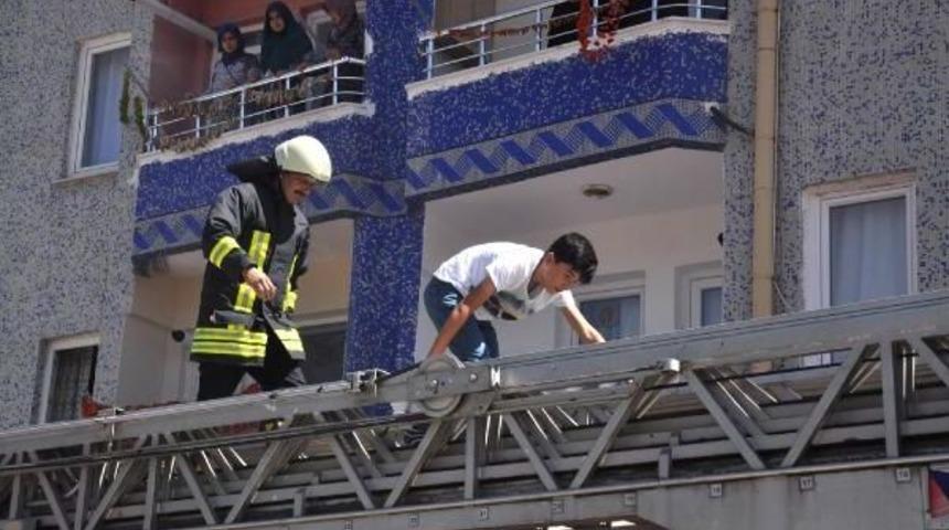 4 Katlı Apartmanda Korkutan Yangın