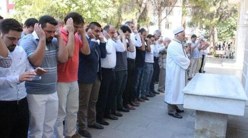 Diyarbakır’da Öldürülen Ak Parti Yöneticisi İçin Denizli’de Gıyabi Cenaze Namazı