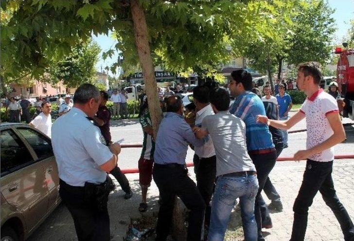 Biber Gazı Sıkan Polise Kafa Attı G1