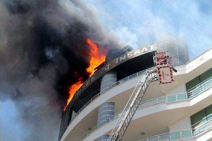 Biber Gazı Sıkan Polise Kafa Attı G2