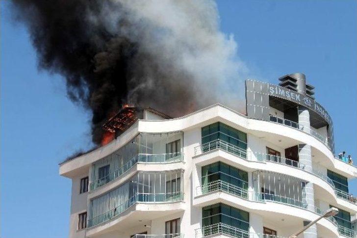 Biber Gazı Sıkan Polise Kafa Attı G3