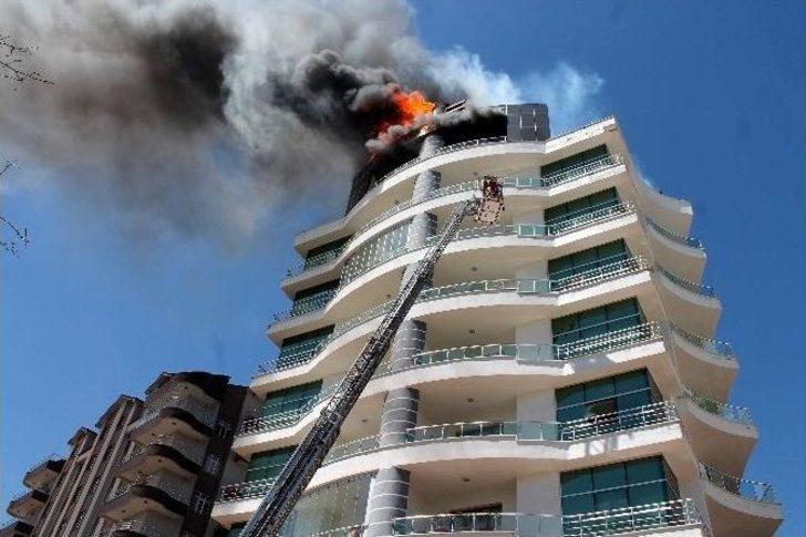 Biber Gazı Sıkan Polise Kafa Attı G4