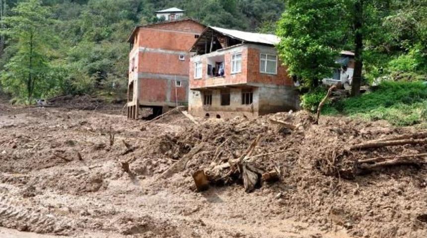 Hopa'da Selde Kaybolanlar &Ouml;zel Eğitimli K&ouml;peklerle Aranıyor