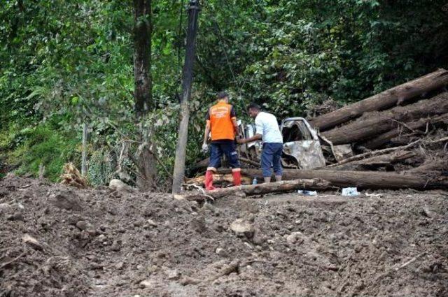 Hopa da Selde Kaybolanlar &Ouml;zel Eğitimli K&ouml;peklerle Aranıyor 2