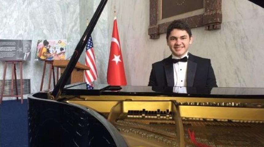 Tambi, Suriye'ye Dikkat &Ccedil;ekmek I&ccedil;in Washington&rsquo;Da Konser Verdi