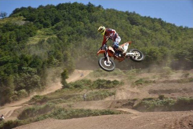 Adventurers Watch Motocross Fest With Bathed Breath In Turkey’S Kartepe 1