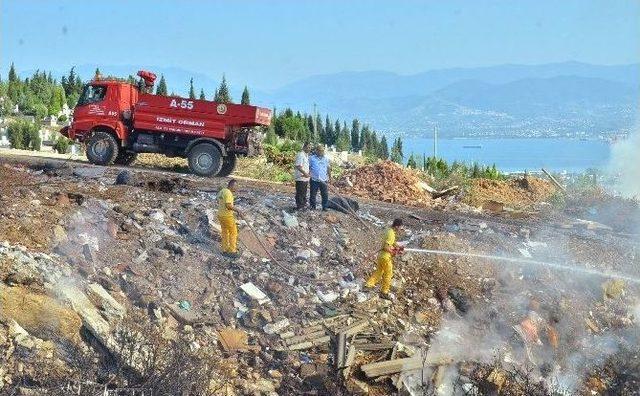 Dolgu Alanındaki Molozlarda Çıkan Yangın Korkuttu