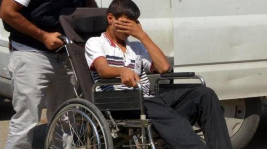 Arkadaşının Polise Attığı Bombanın Patlamasıyla Yaralanan G&ouml;sterici Tekerlekli Sandalyeyle Adliyeye Sevk Edildi