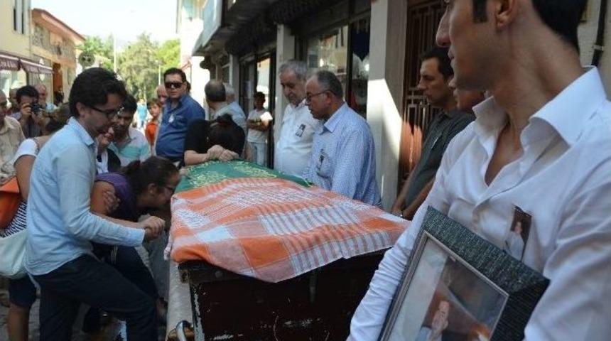 S&ouml;ke Kaybettiği Ticaret Odası Başkanı Reşat Anya&rsquo;ya Ağladı